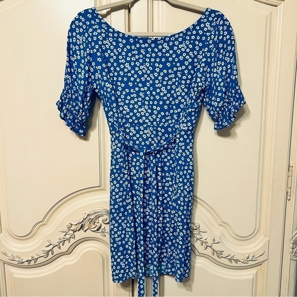 Skylar and Madison Mini Tie Waist Puff Sleeve V-Cut Dress in Blue & White, Small - Picture 7 of 9
